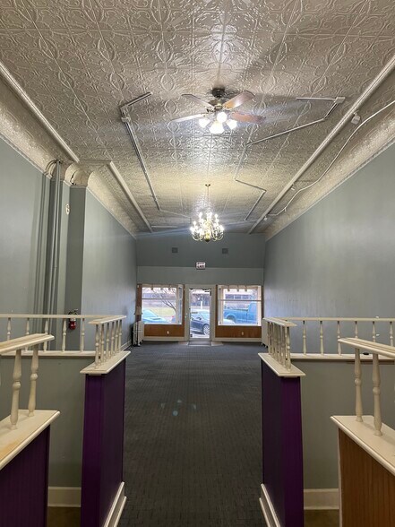 107 N Main St, Monticello, IN à louer - Photo intérieure – Image 3 sur 5