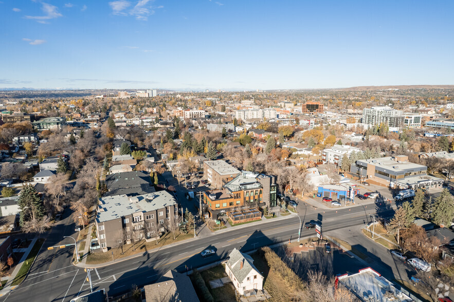 1319 Edmonton Trl NE, Calgary, AB à louer - Aérien – Image 3 sur 5
