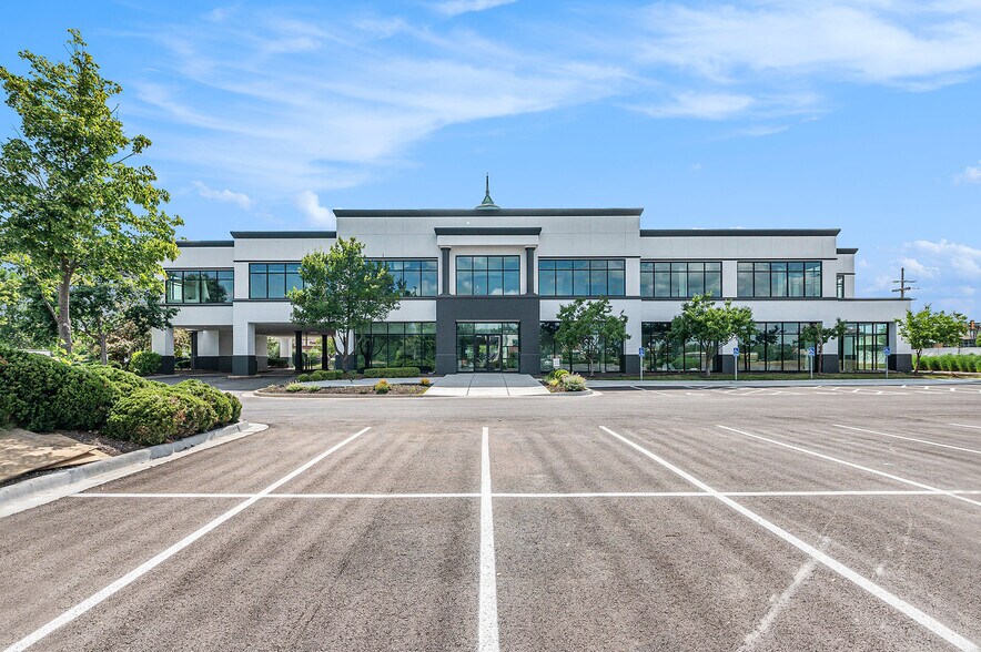 8101 W 135th St, Overland Park, KS à louer - Photo de l’immeuble – Image 2 sur 11