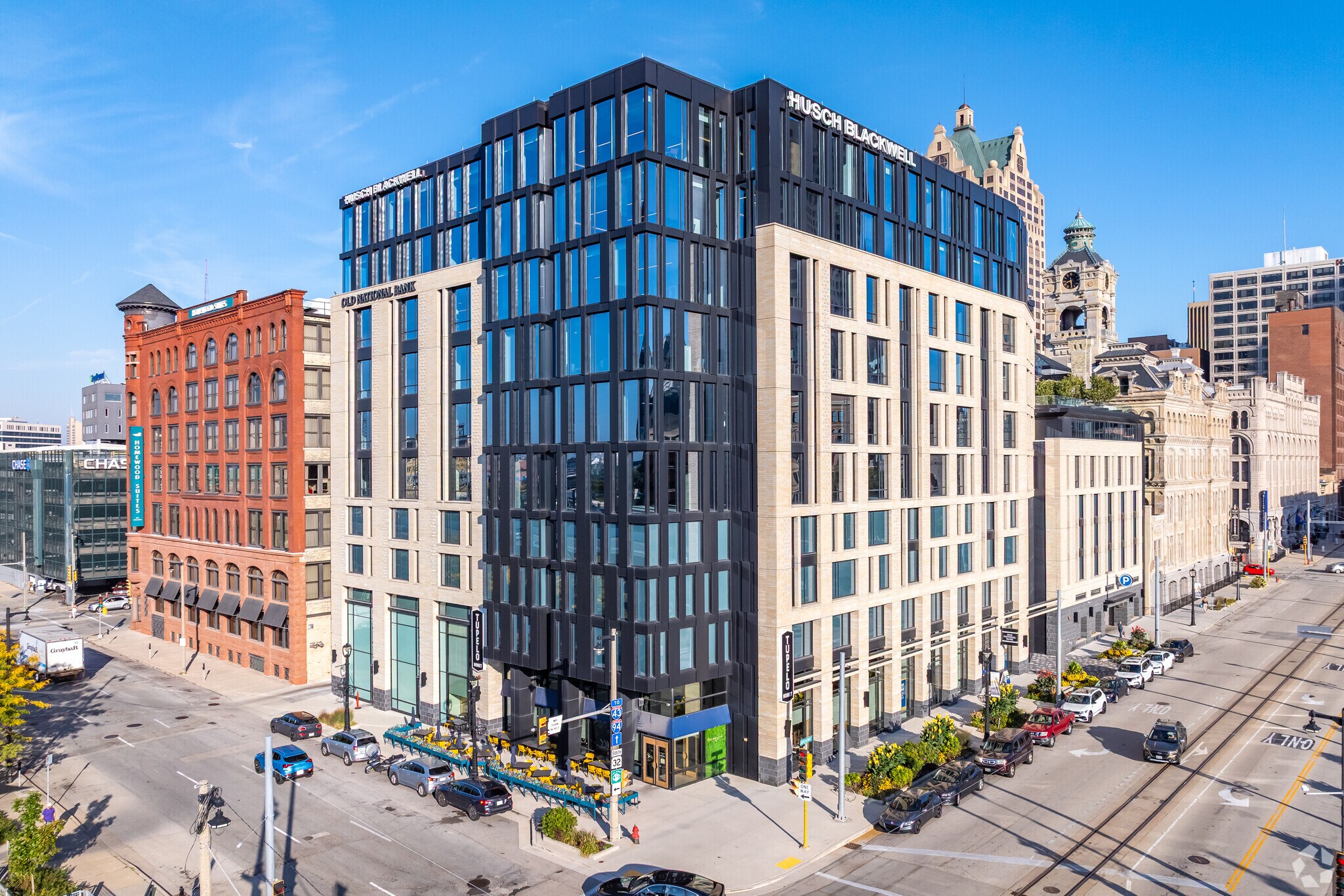 511 N Broadway, Milwaukee, WI à louer Photo de l’immeuble– Image 1 sur 25