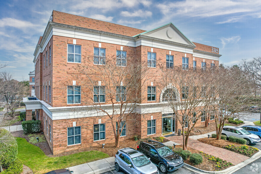 3315 Springbank Ln, Charlotte, NC à louer - Photo principale – Image 1 sur 9