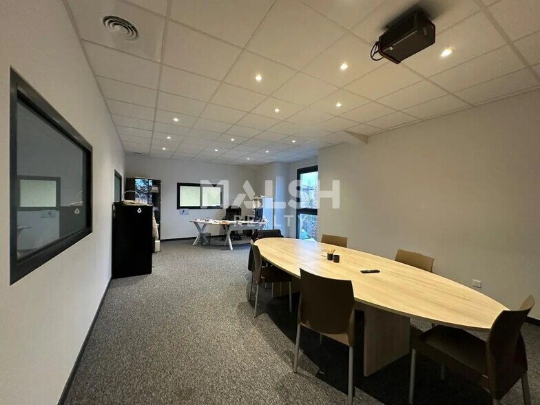 Local d’activités dans Décines-Charpieu à louer - Photo intérieure – Image 2 sur 12