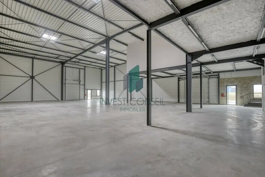 Local d'activités dans Persan à vendre - Photo de l’immeuble – Image 3 sur 6