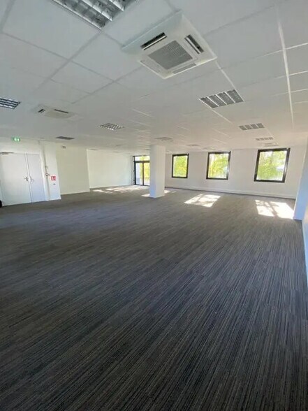 Bureau dans Reims à louer - Photo de l’immeuble – Image 2 sur 10