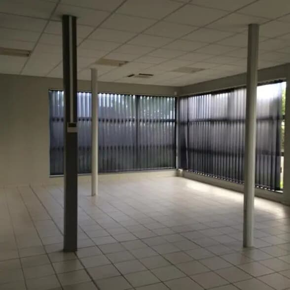 Bureau dans Parçay-Meslay à louer - Photo de l’immeuble – Image 2 sur 7