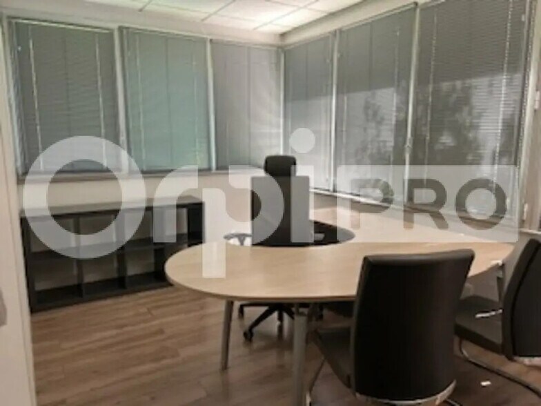 Bureau dans Lissieu à louer - Photo de l’immeuble – Image 2 sur 9