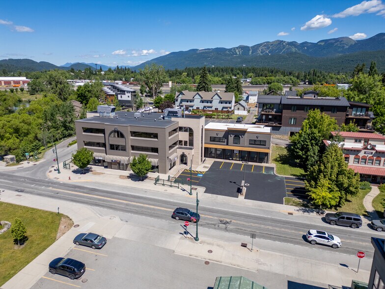 100 2nd St E, Whitefish, MT à vendre - Photo de l’immeuble – Image 3 sur 37