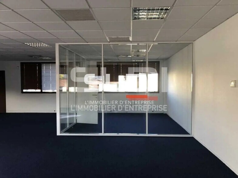 Bureau dans Villeurbanne à louer - Photo de l’immeuble – Image 2 sur 12