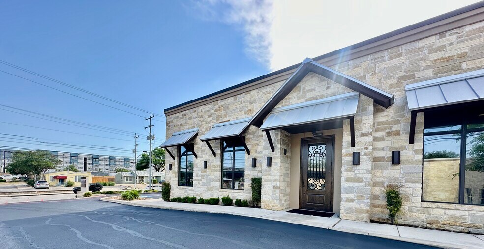 250 W Sunset Rd, San Antonio, TX à louer - Photo de l’immeuble – Image 2 sur 9