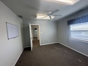 202 Campbell St, Geneva, IL à louer Photo intérieure– Image 1 sur 2
