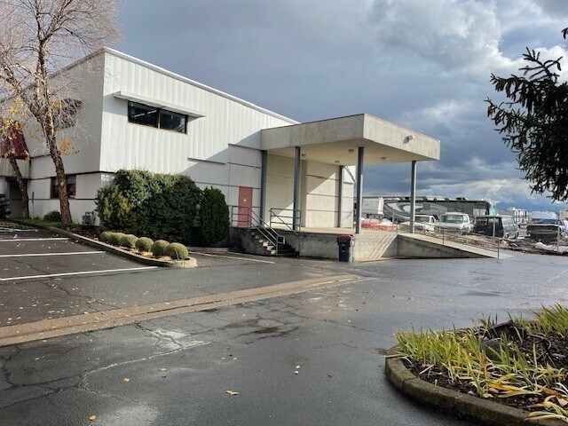 5877 Crater Lake Hwy, Medford, OR à vendre - Photo de l’immeuble – Image 3 sur 3