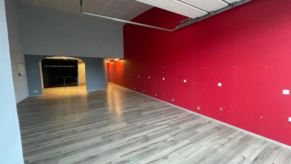 Bureau dans Tossiat à louer - Photo de l’immeuble – Image 1 sur 8