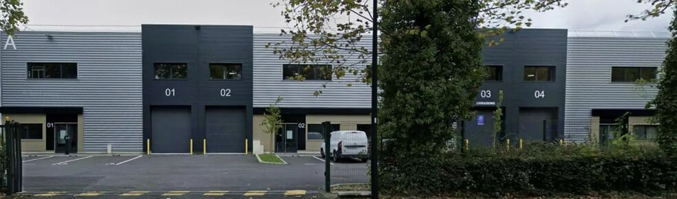 Local d’activités dans Buc à louer - Photo de l’immeuble – Image 2 sur 8