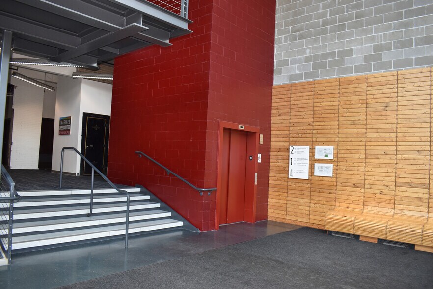 1000-1010 University Ave W, Saint Paul, MN à louer - Hall d’entrée – Image 3 sur 11