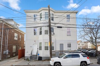 Plus de détails pour 62 Russo St, Providence, RI - Logement à vendre