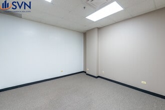 611 E State St, Geneva, IL à louer Photo intérieure– Image 2 sur 2