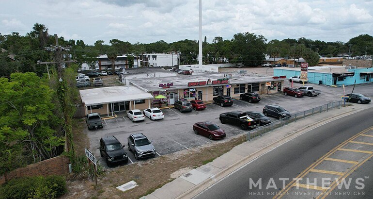 2313-2323 W Linebaugh Ave, Tampa, FL à vendre - Photo de l’immeuble – Image 2 sur 4