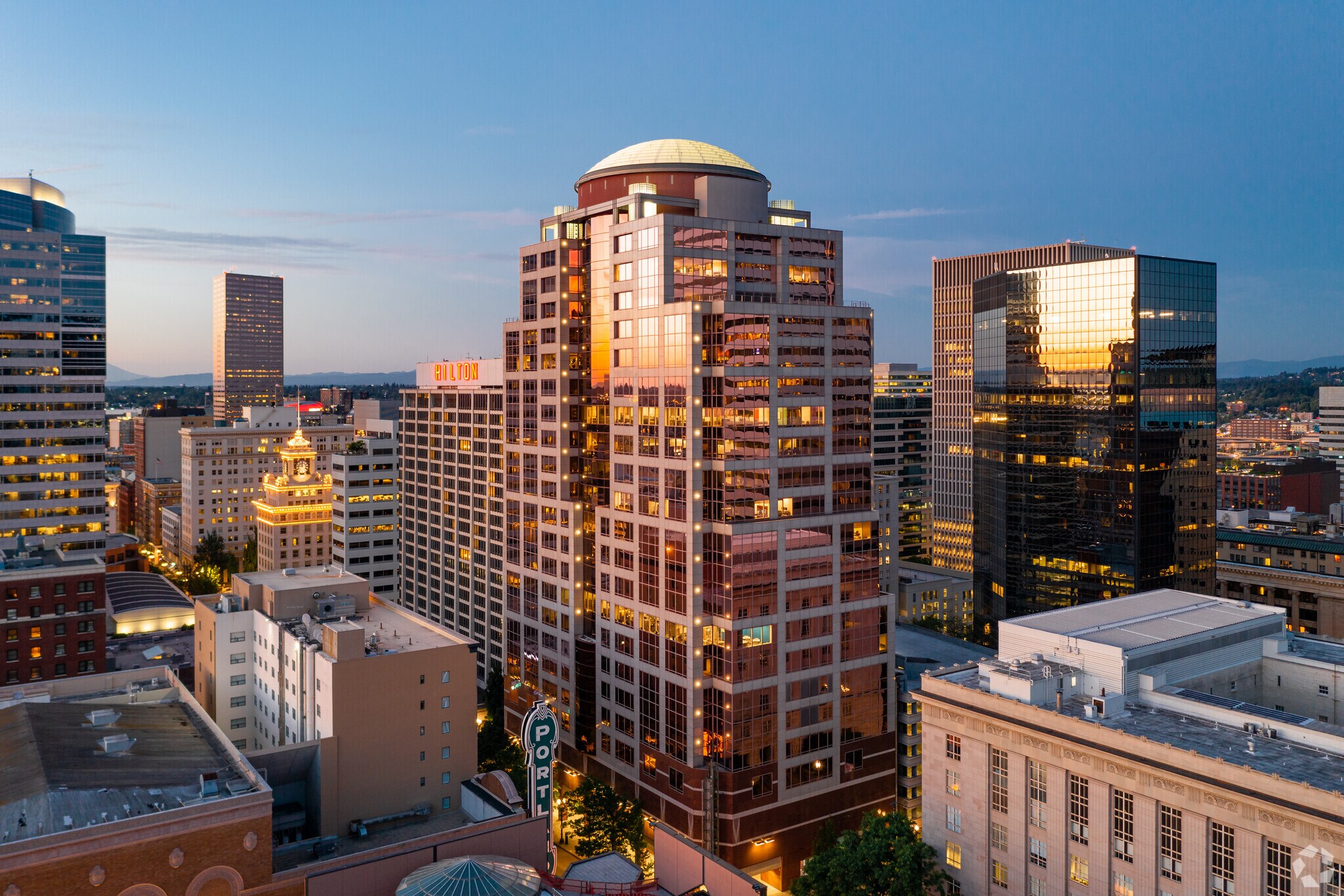 1000 SW Broadway, Portland, OR à louer Photo de l’immeuble– Image 1 sur 10