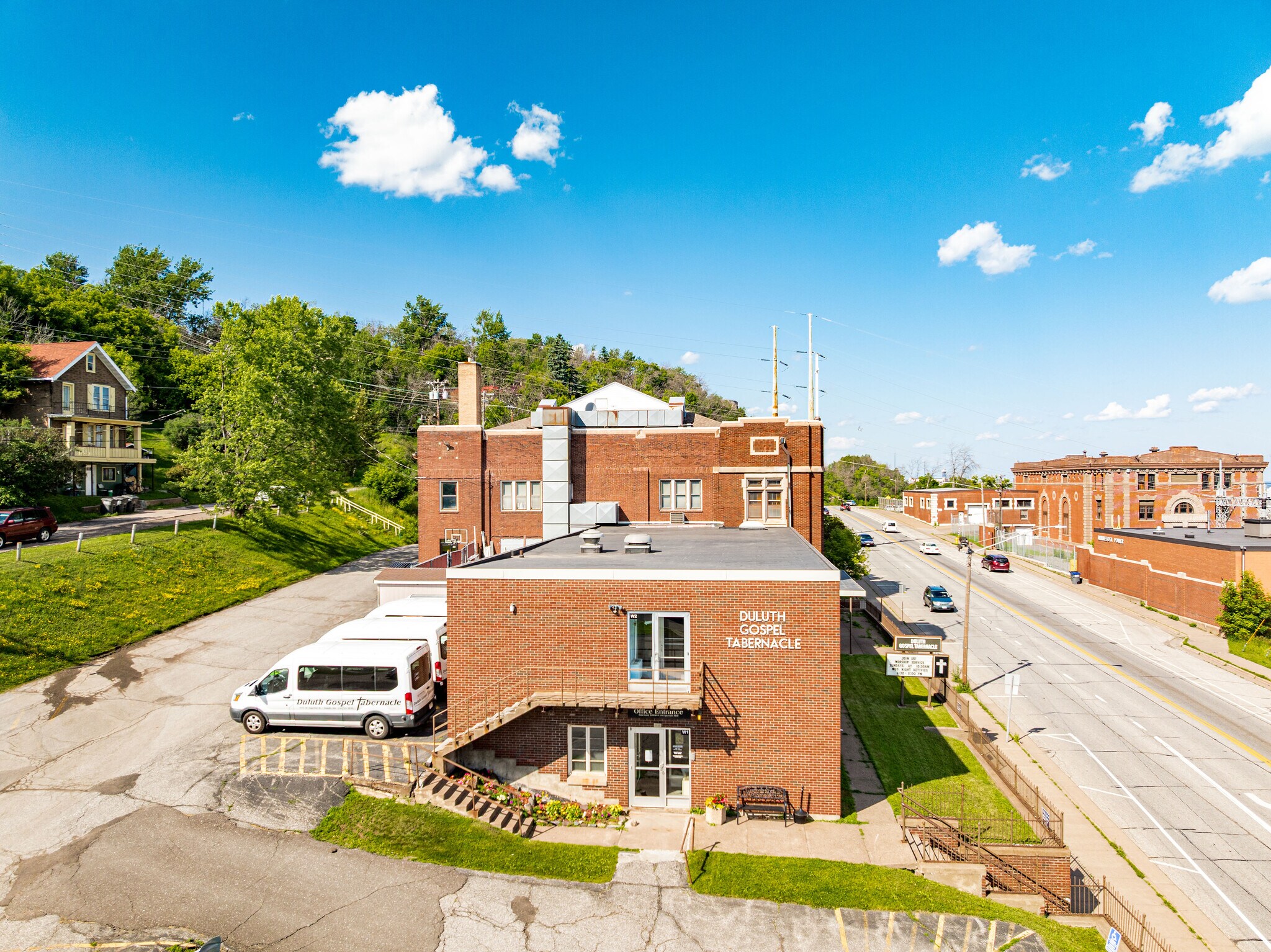 1515 W Superior St, Duluth, MN à vendre Photo de l’immeuble– Image 1 sur 18