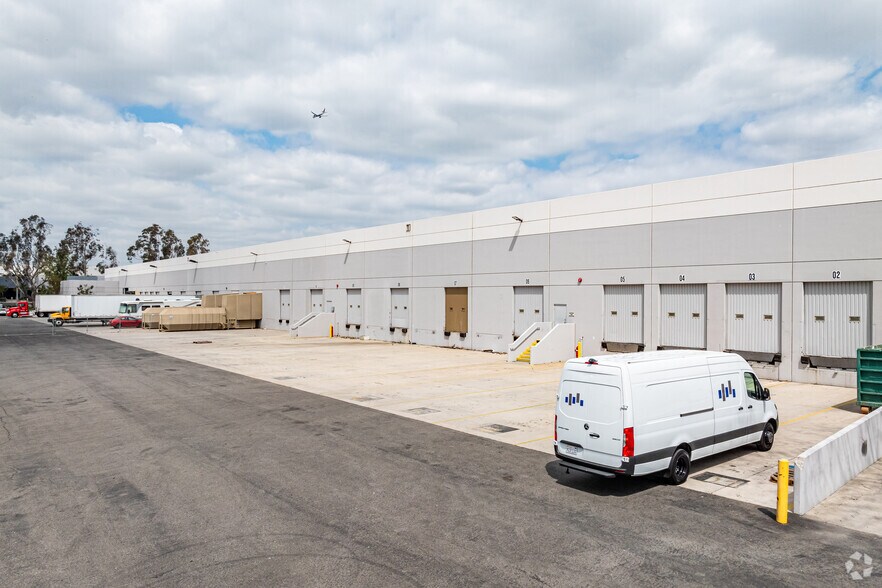 11070 Mulberry Ave, Fontana, CA à louer - Photo de l’immeuble – Image 3 sur 9