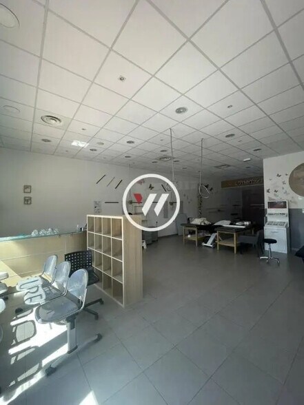 Local commercial dans Châteauneuf-les-Martigues à louer - Photo de l’immeuble – Image 1 sur 10