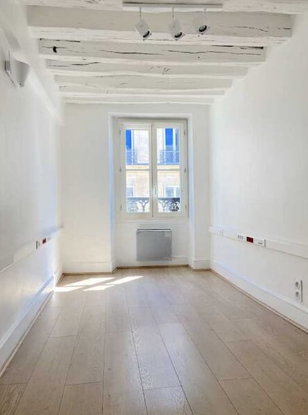 18 Rue De Penthièvre, Paris à louer - Photo de l’immeuble – Image 3 sur 6