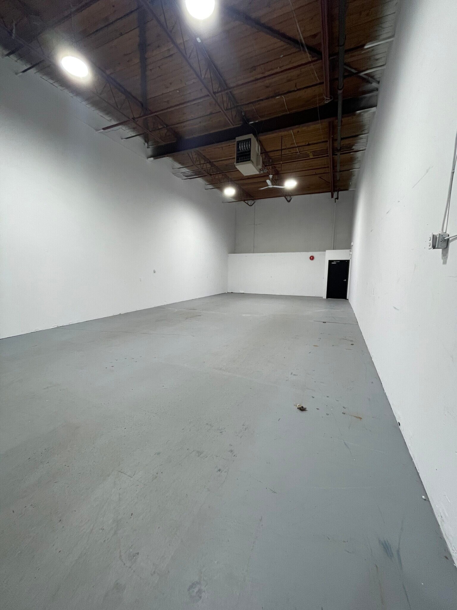 2779 Lake City Way, Burnaby, BC à louer Photo intérieure– Image 1 sur 9