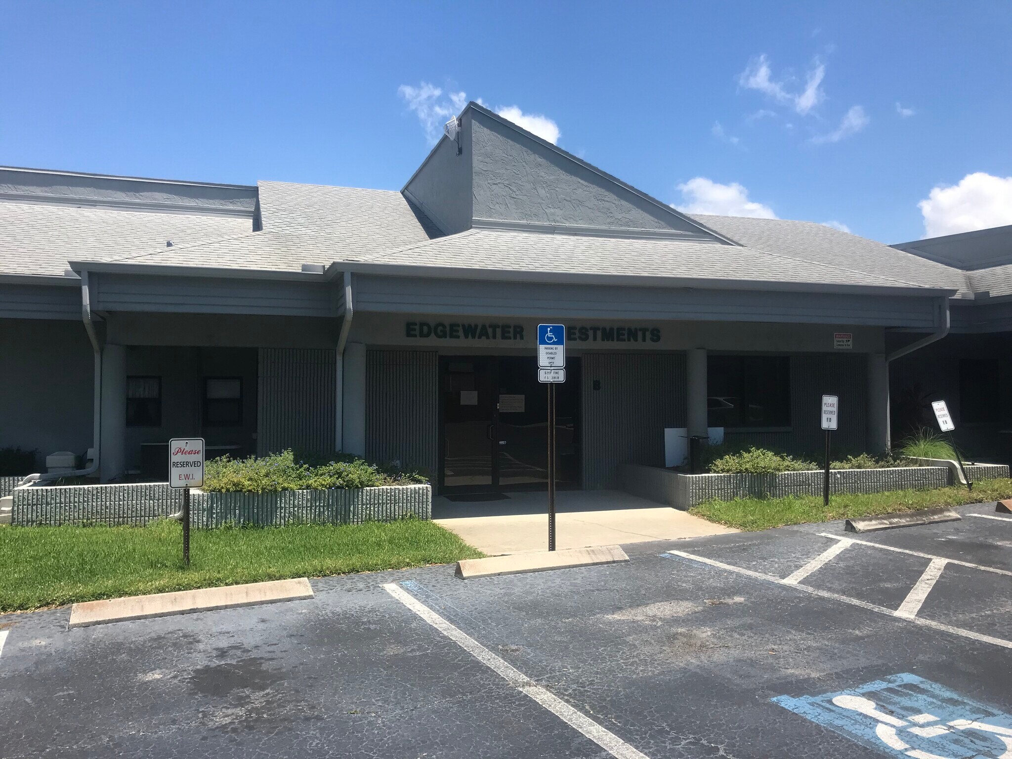 621 Lakeview Rd, Clearwater, FL à louer Photo de l’immeuble– Image 1 sur 17