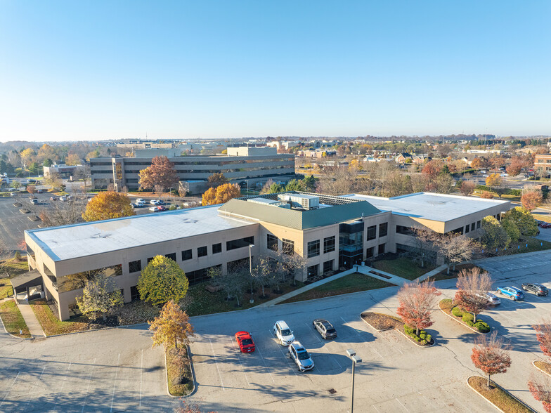 5115 Parkcenter Ave, Dublin, OH à louer - Photo de l’immeuble – Image 1 sur 3