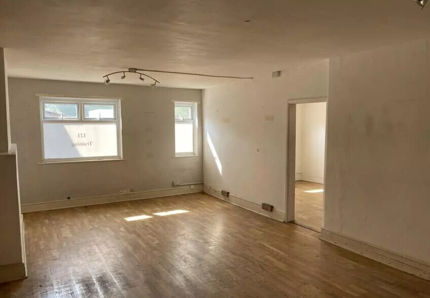 2 Ivy Dene Ln, East Grinstead à louer - Photo de l’immeuble – Image 3 sur 3
