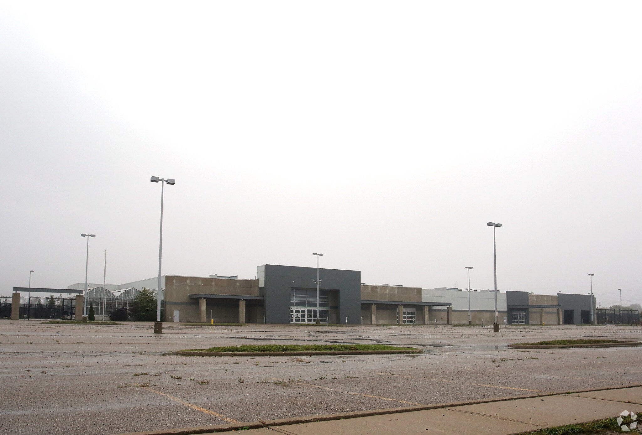 1305 Commissioners Rd E, London, ON à louer Photo principale– Image 1 sur 6