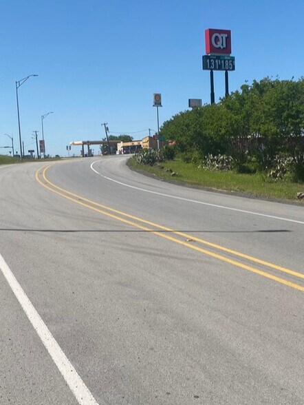 311 E Interstate 20, Terrell, TX à vendre - Photo de l’immeuble – Image 2 sur 3