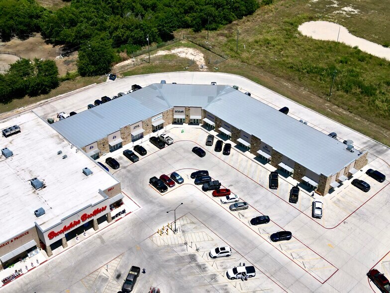 180 Town Center Blvd, Jarrell, TX à louer - Photo principale – Image 1 sur 6