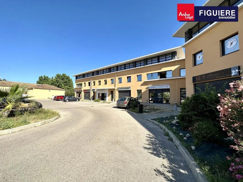 190 Rue Marcelle Isoard, Aix-en-Provence à louer - Photo de l’immeuble – Image 3 sur 9