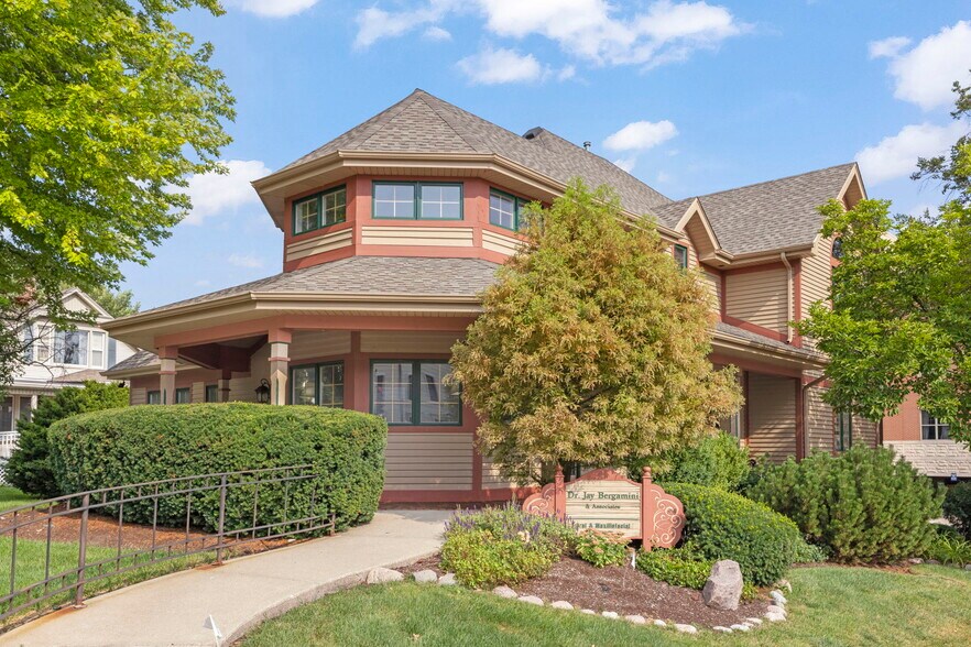 405 S Main St, Naperville, IL à louer - Photo de l’immeuble – Image 1 sur 26