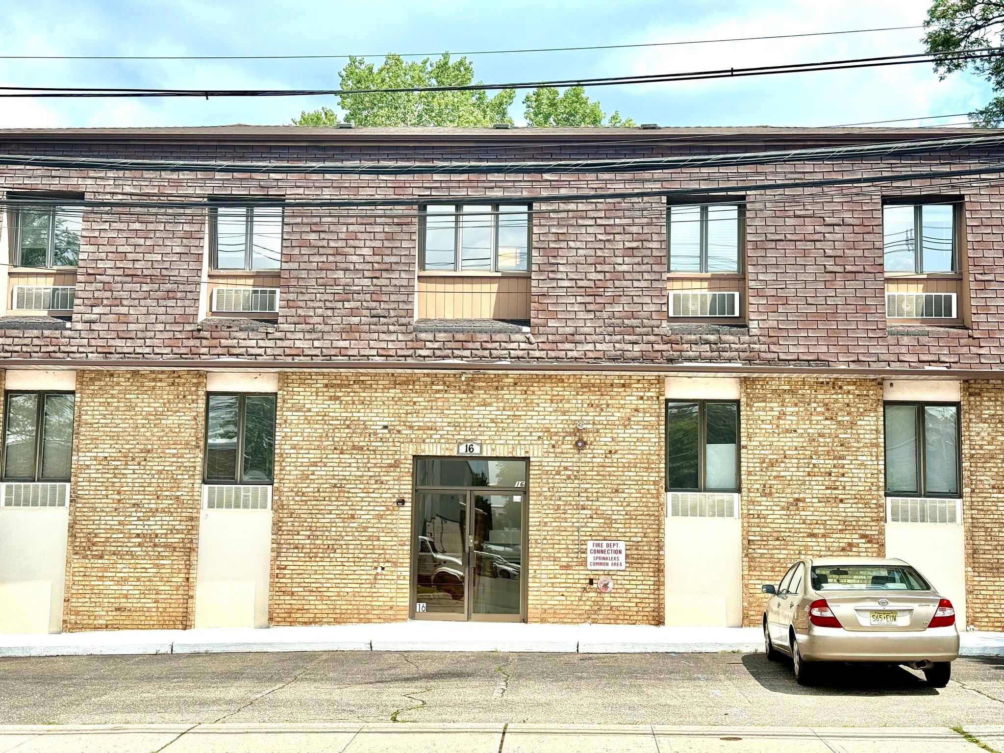 16 Chestnut St, Emerson, NJ à louer Photo de l’immeuble– Image 1 sur 3
