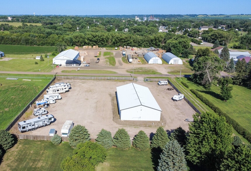 28189 West Ave, Canton, SD à vendre - Photo de l’immeuble – Image 2 sur 15