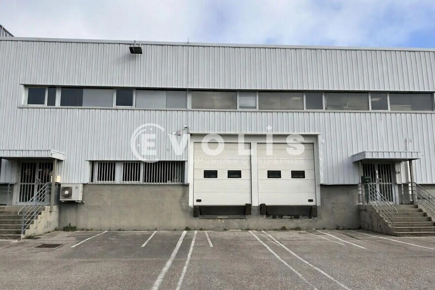 82 Avenue Des Arrivaux, Saint-Quentin-Fallavier à vendre - Photo de l’immeuble – Image 1 sur 11