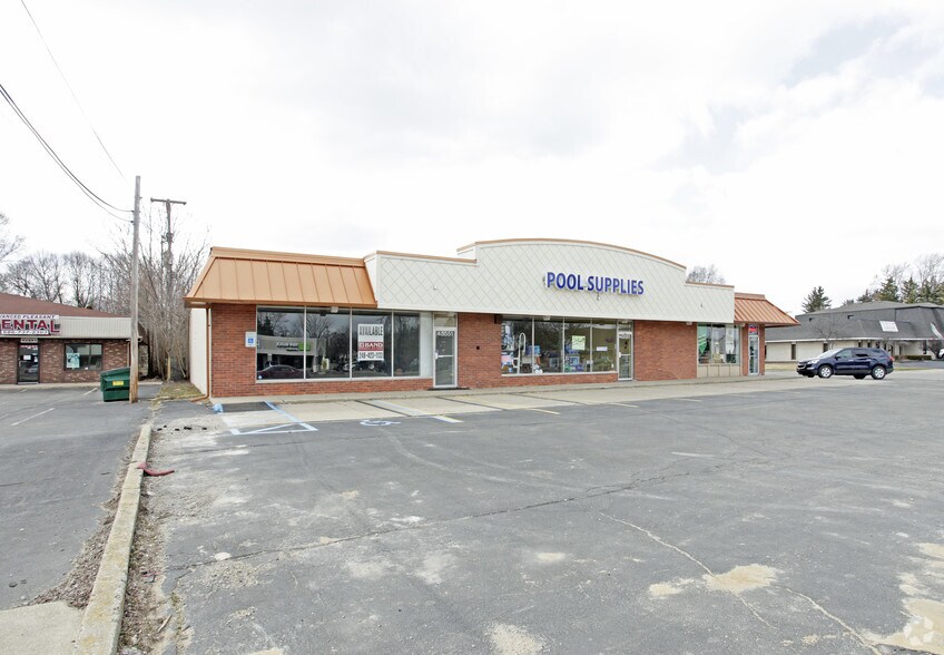 48551-48571 Van Dyke Ave, Utica, MI à louer - Photo principale – Image 1 sur 3