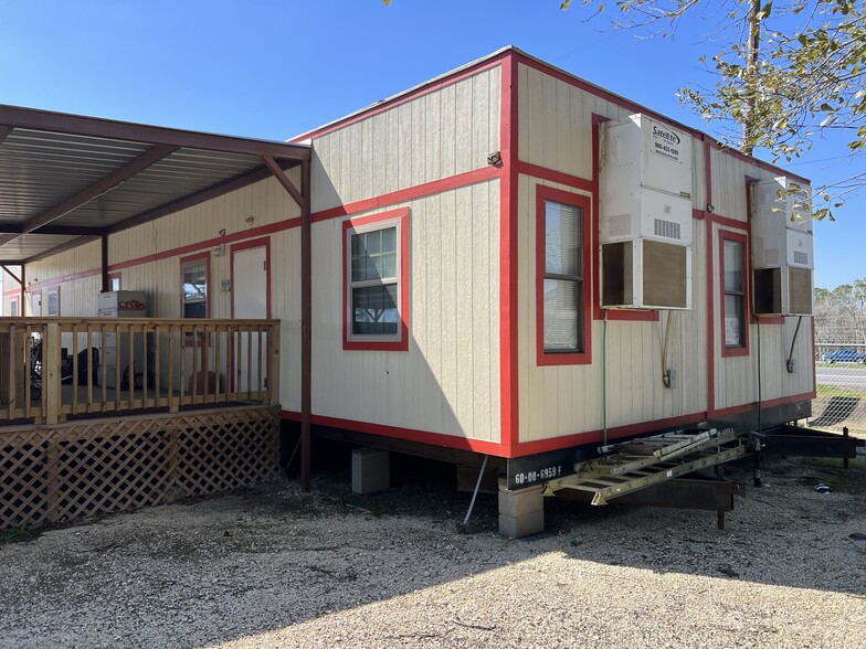 20218 Crosby Fwy, Crosby, TX à louer - Photo de l’immeuble – Image 2 sur 13