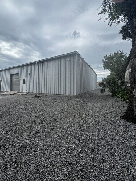 4827 N Lois Ave, Tampa, FL à louer - Photo de l’immeuble – Image 3 sur 10