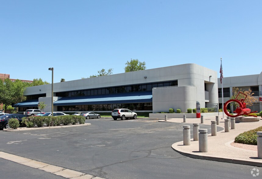 1707 E Highland Ave, Phoenix, AZ à louer - Photo de l’immeuble – Image 3 sur 3