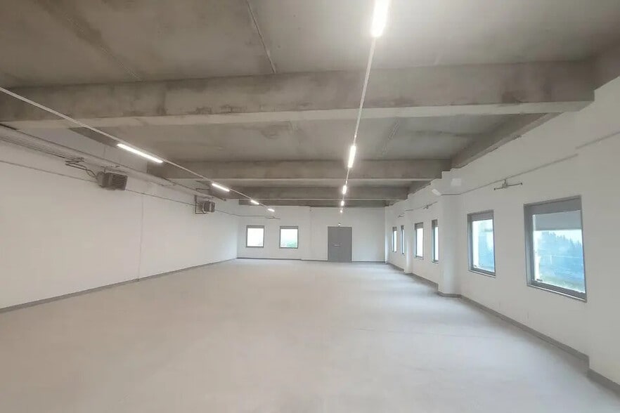 Local d'activités dans Saint-Quentin-Fallavier à vendre - Photo de l’immeuble – Image 2 sur 18