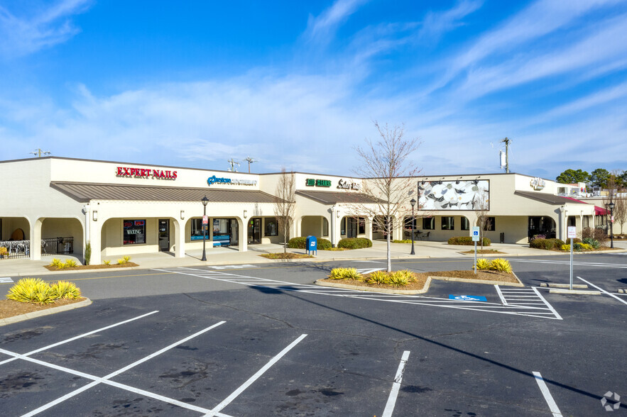 6717-7643 Pineville-Matthews Rd, Charlotte, NC à louer - Photo de l’immeuble – Image 1 sur 9