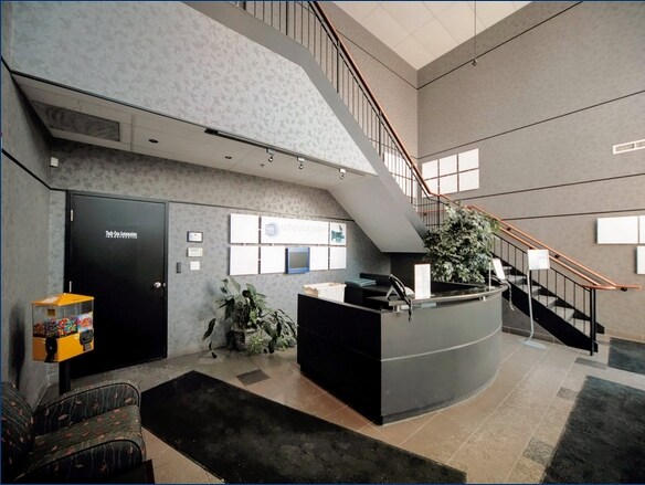 1219 Corporate Dr, Burlington, ON à louer - Hall d’entrée – Image 2 sur 6