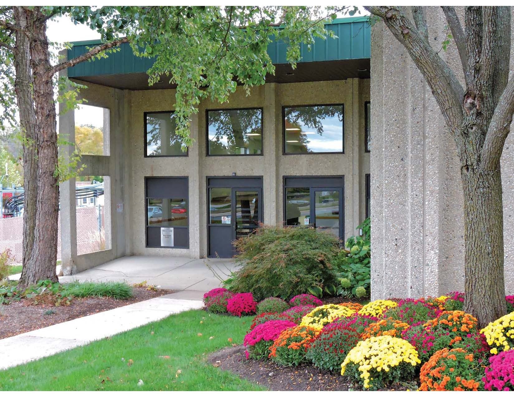 800 W 5th Ave, Naperville, IL à louer Photo de l’immeuble– Image 1 sur 10
