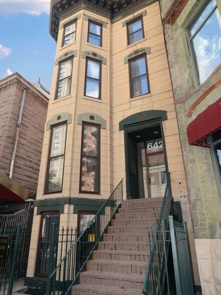 642 N Dearborn St, Chicago, IL à vendre - Photo de l’immeuble – Image 1 sur 9