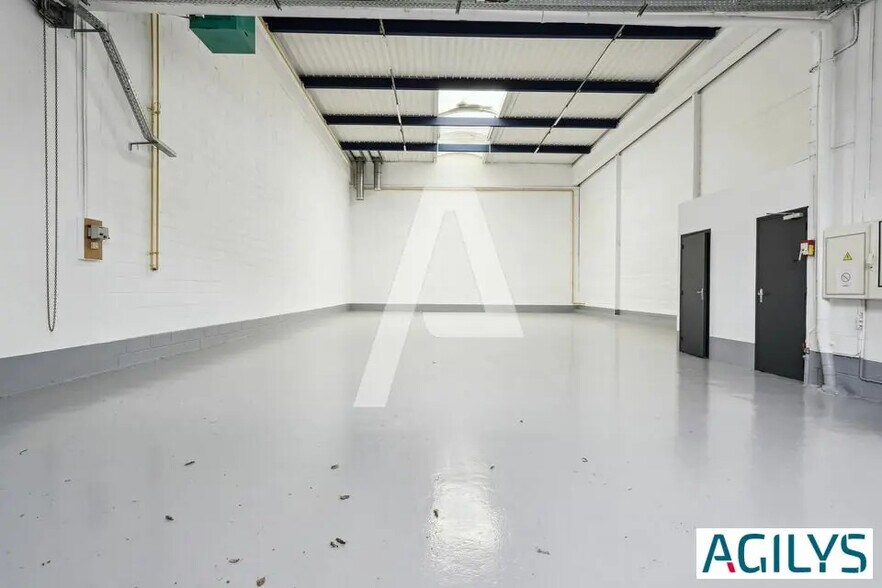 Local d’activités dans Bonneuil-sur-Marne à louer - Photo de l’immeuble – Image 1 sur 6