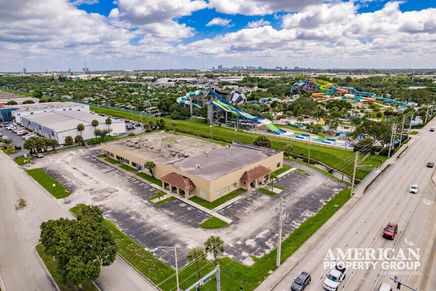6598 N Military Trl, Riviera Beach, FL à louer - Photo de l’immeuble – Image 2 sur 3