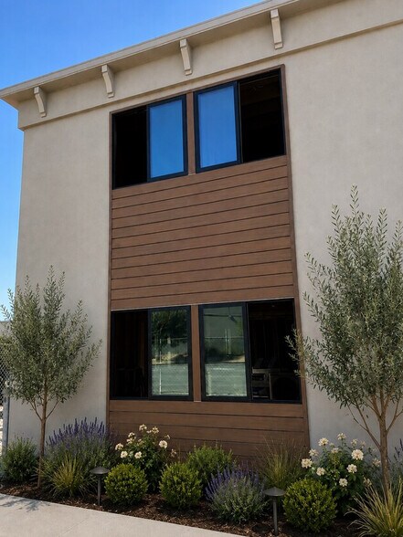 201 E Washington St, Petaluma, CA à louer - Photo de l’immeuble – Image 2 sur 4